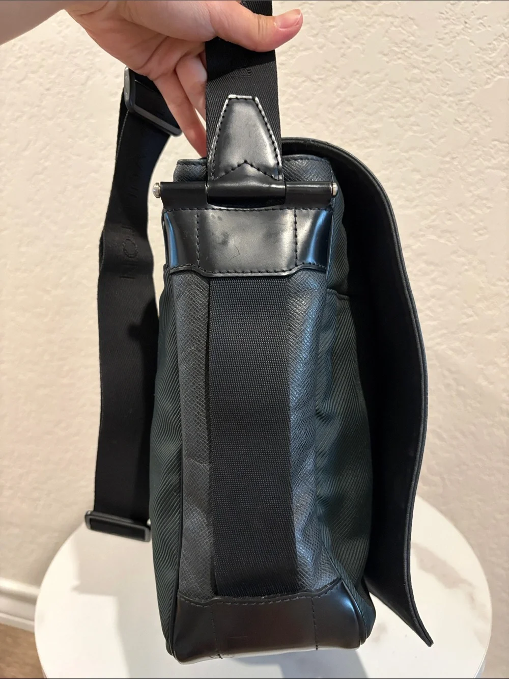 Louis Vuitton Viktor Taiga Leather/Nylon Dark Green LV Shoulder Bag